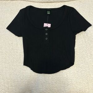 Black target cropped baby tee